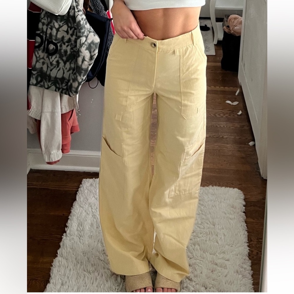 Zara matching 2 piece coord set butter pale light yellow cargo pants, ruched top - Picture 2 of 9
